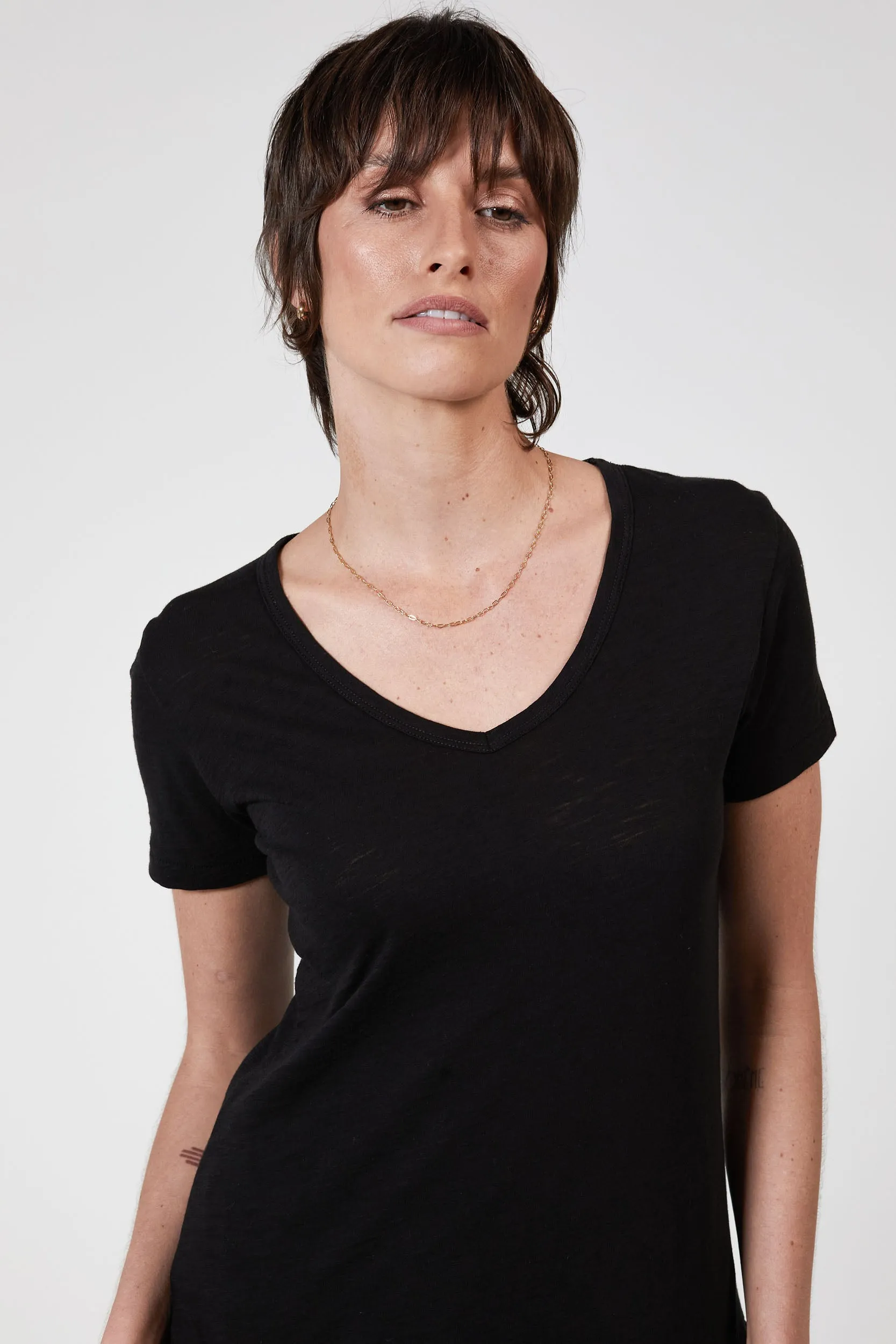 BLAKE SLUB V-NECK - BLACK